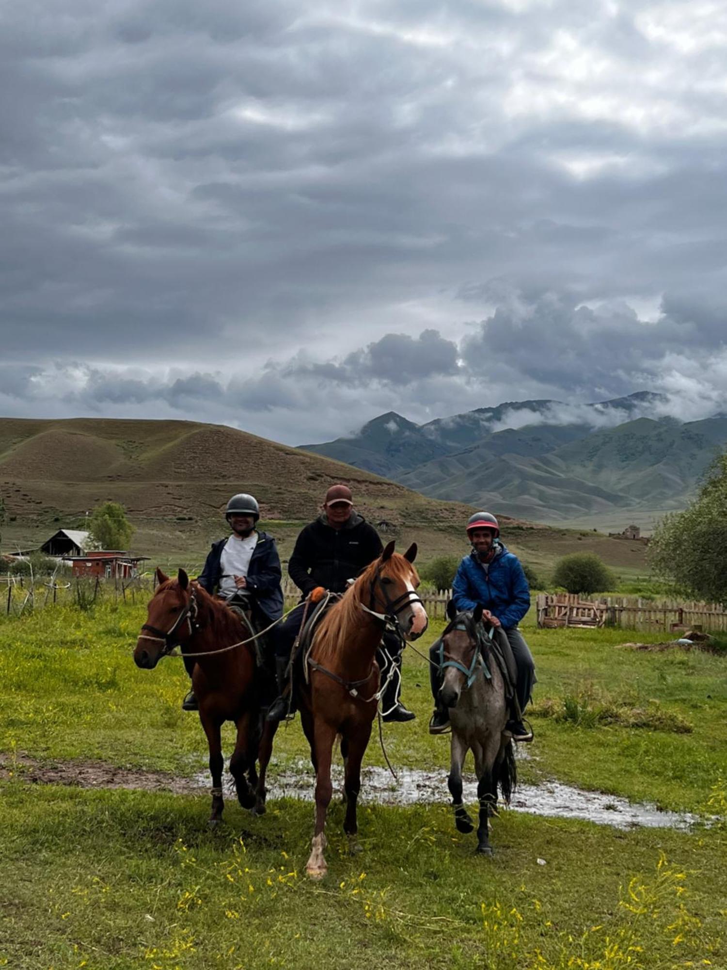 Kyzart Hotel & Horse Tours Bagysh エクステリア 写真