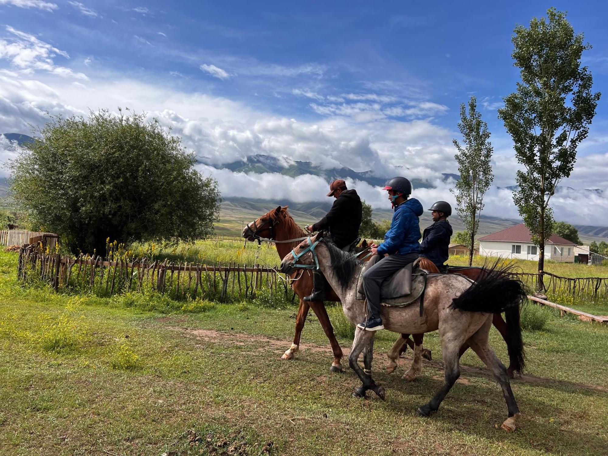 Kyzart Hotel & Horse Tours Bagysh エクステリア 写真